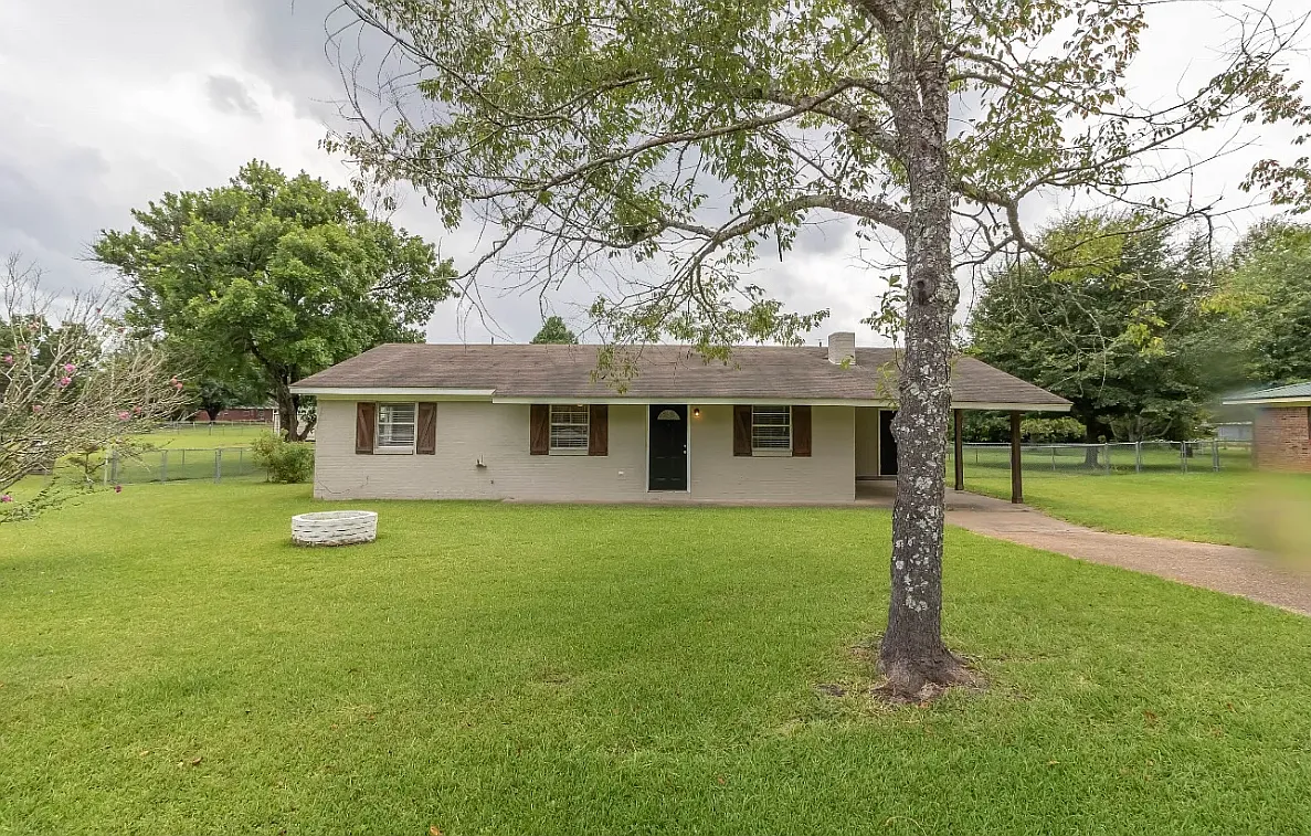 3 bed, 1.5 bath, 1093 sqft, $2,000 — Photo 3