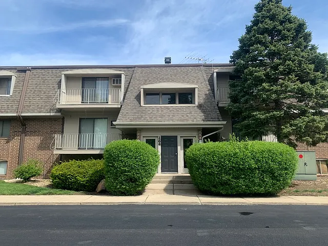 264 E Bailey Rd #L — Photo 2