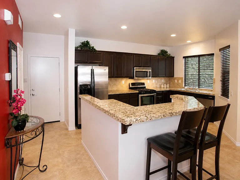 425 S Meadowbrook Dr S #106 — Photo 4