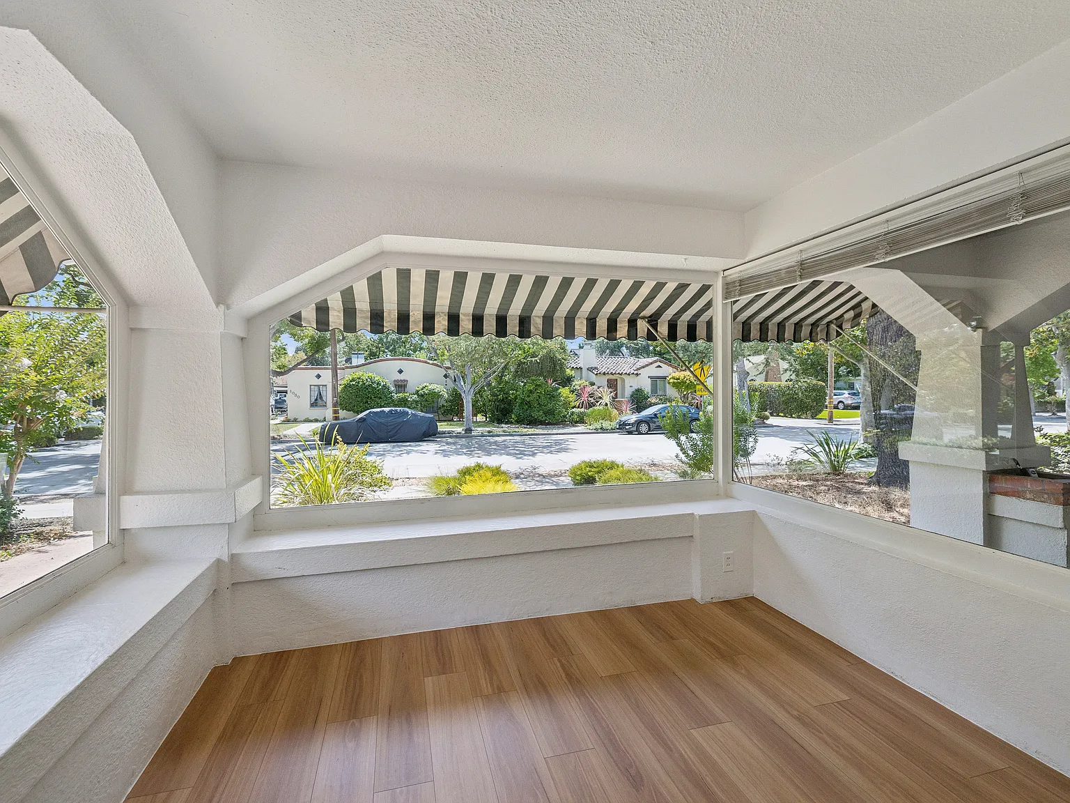3 bed, 1.5 bath, 1392 sqft, $7,200 — Photo 3