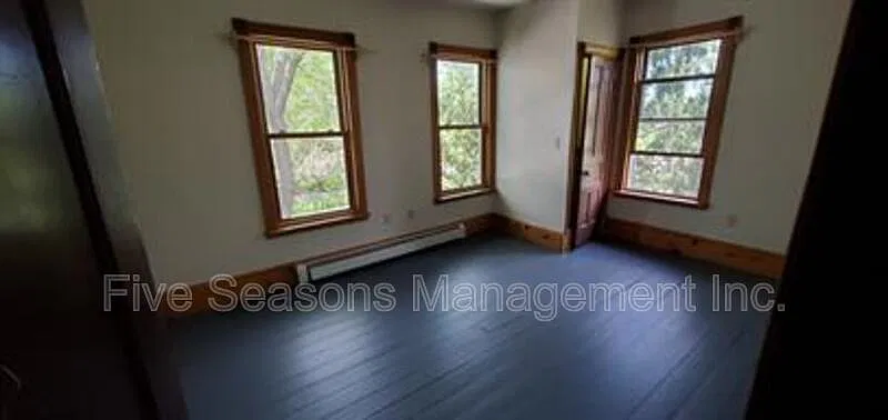 3 bed, 1.0 bath, 1000 sqft, $3,000 — Photo 3