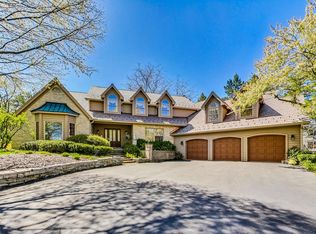 1232 Bull Valley Dr, Woodstock, IL 60098