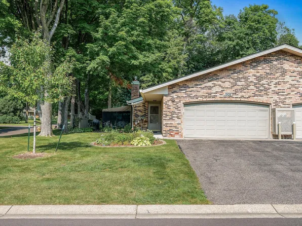 1905 Kingsview Ln N, Plymouth, MN 55447