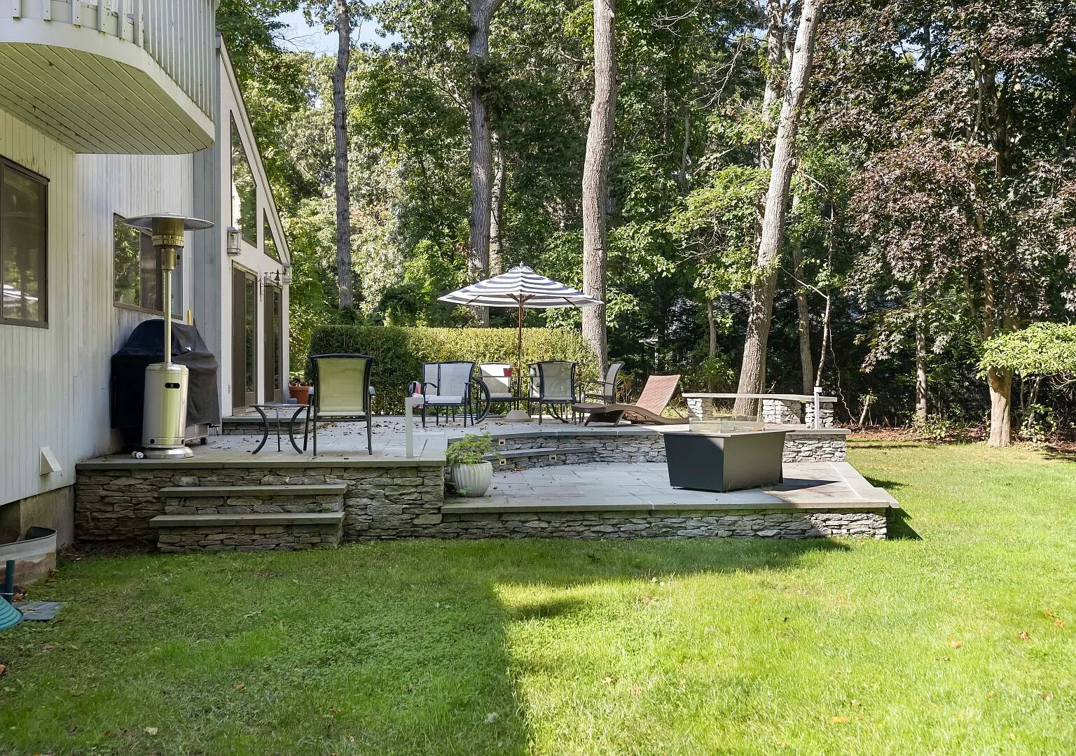 Open Layout, Ideal Relaxation and Entertaining — Photo 3