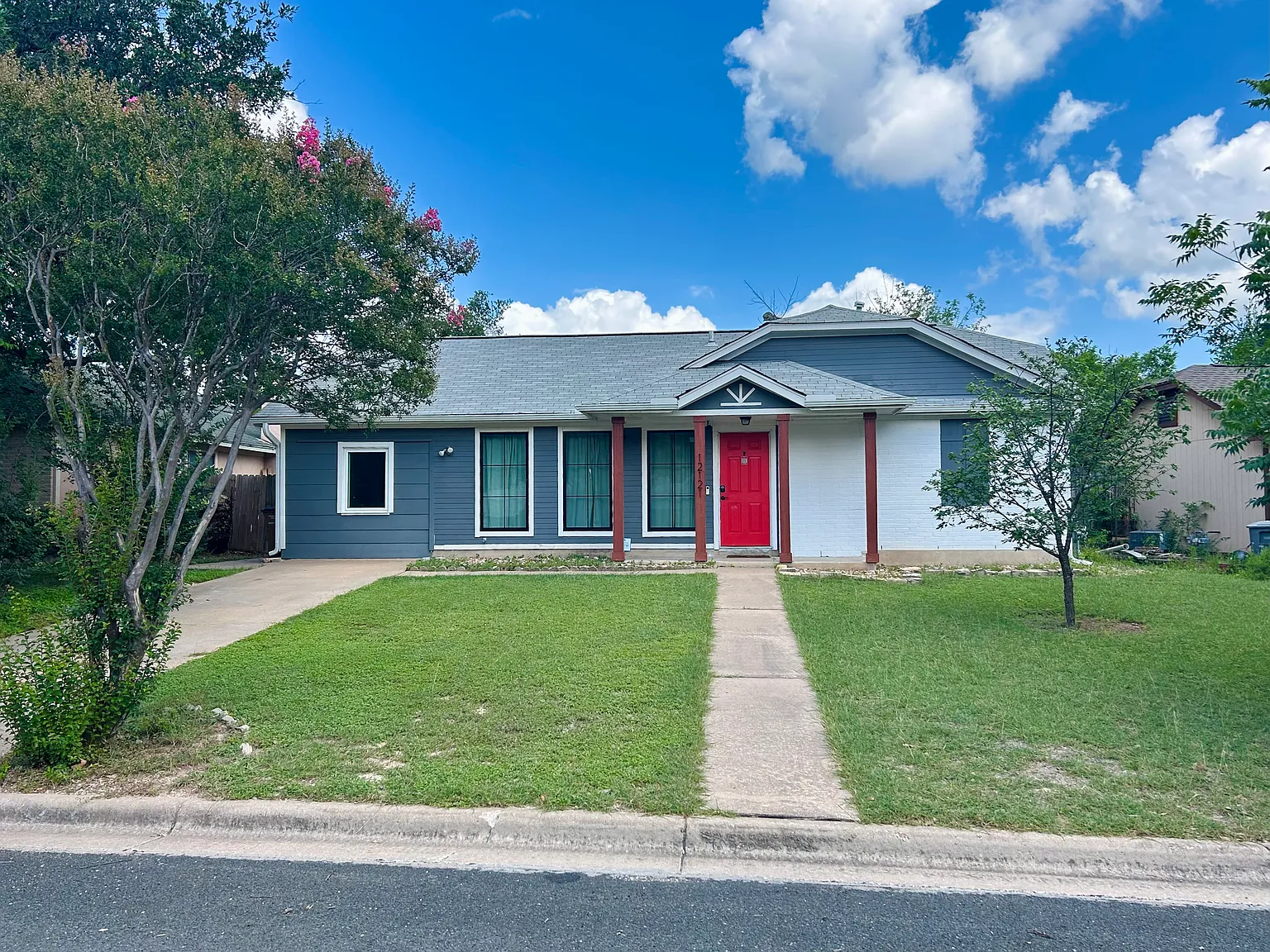 3 bed, 1070 sqft, $2,100 — Photo 1