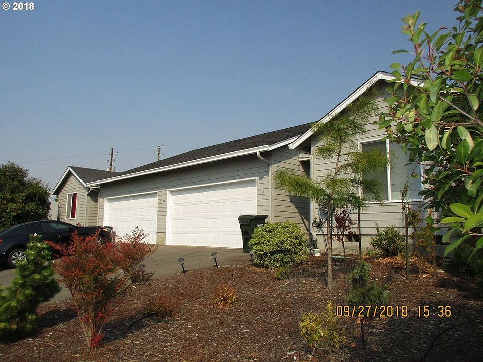 2nd image of 1135 NE Grandview Dr