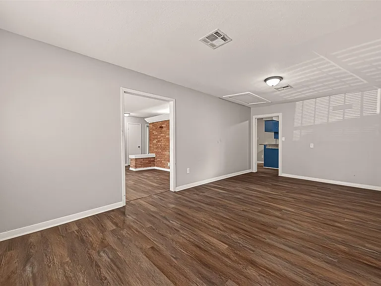 3815 Love St — Photo 6