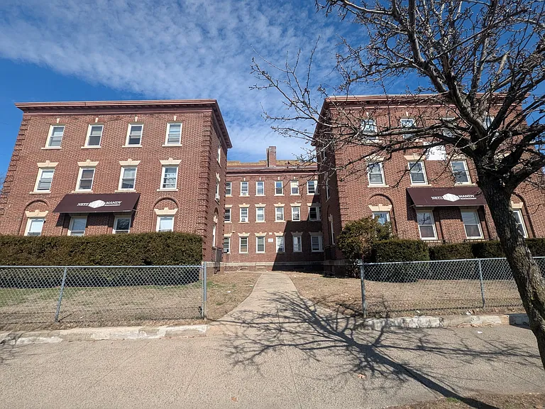 1579 Chapel St #304 — Photo 10