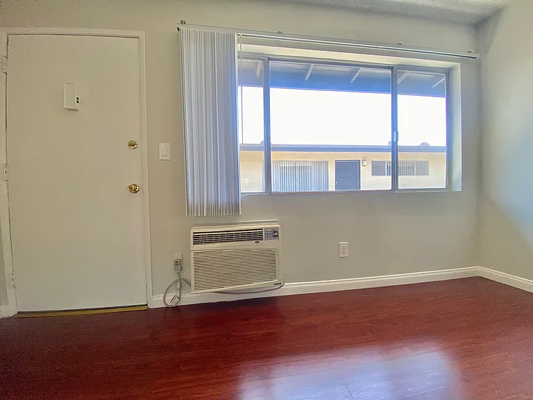 The unit has a powerful wall AC unit for summer cooling