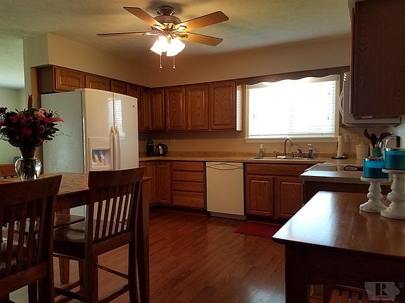 3rd image of 2736 Meadowbrook Dr