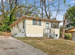 7507 Blanding Dr, Saint Louis, MO 63135