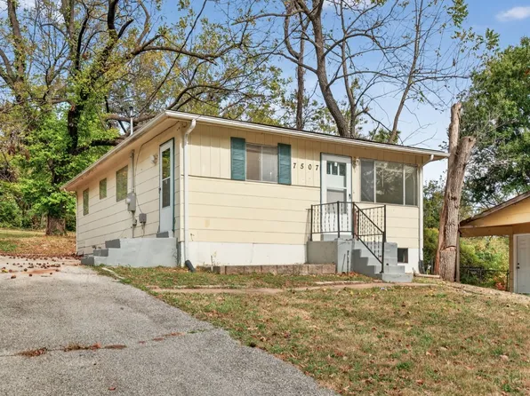 7507 Blanding Dr, Saint Louis, MO 63135