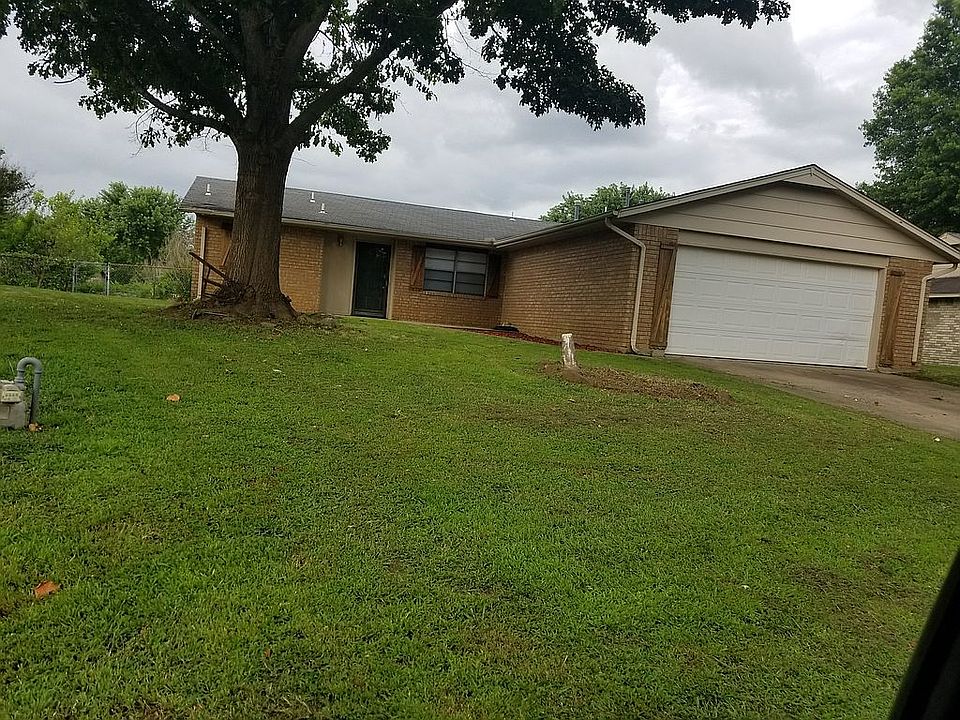 Great lawn front and back