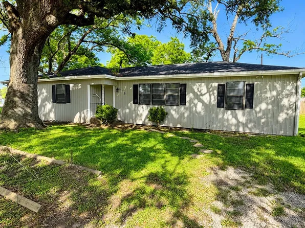 819 W Kyle Rd, Clute, TX 77531