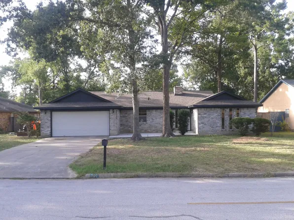 706 S Hyannis Port St, Crosby, TX 77532