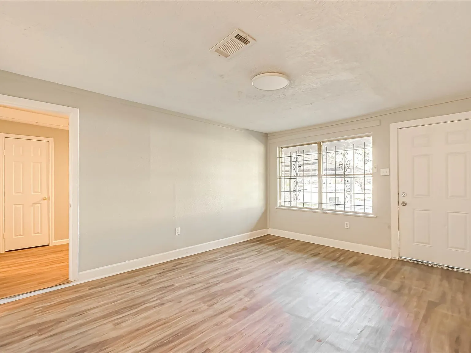 5 bed, 2.0 bath, 1419 sqft, $1,700 — Photo 4