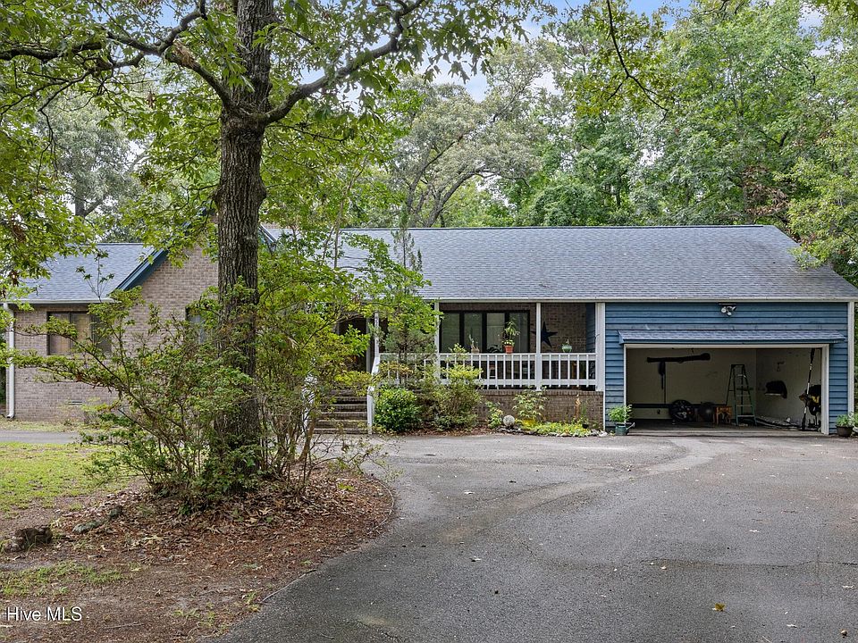 1st image of 528 Pinehurst Circle