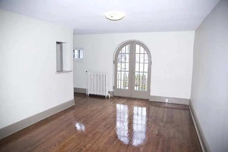 320 Avenue Rd — Photo 12