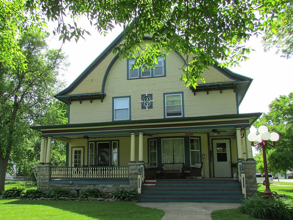 1st image of 312 Taft St N