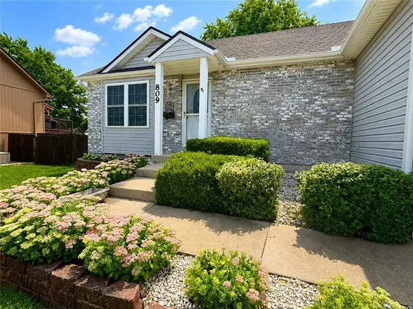 809 SW Graystone Dr, Grain Valley, MO 64029