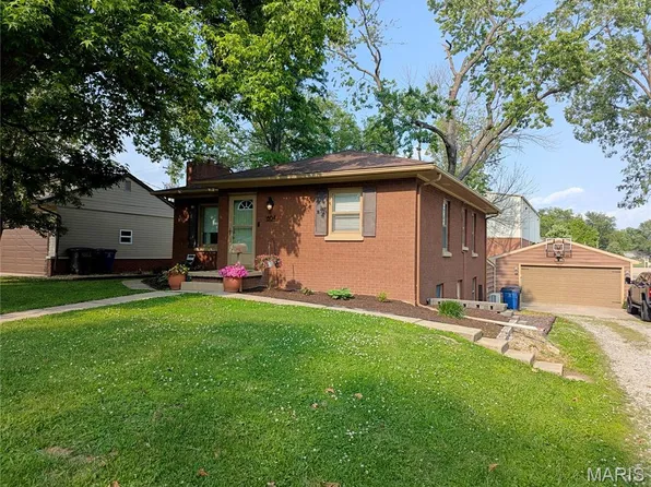 604 N Hena St, Greenville, IL 62246