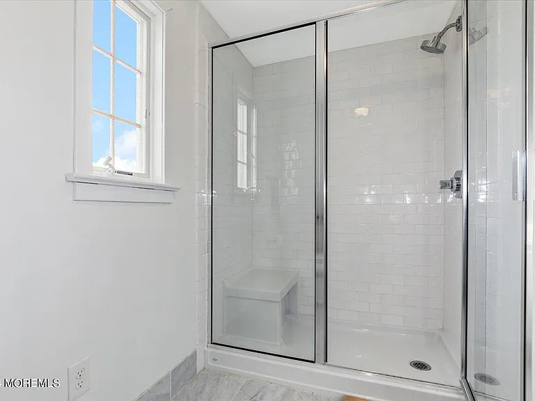 108 Glimmer Glass Cir — Photo 22