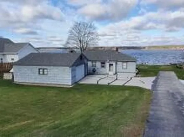 5552 Channel View Dr, Whitehall, MI 49461