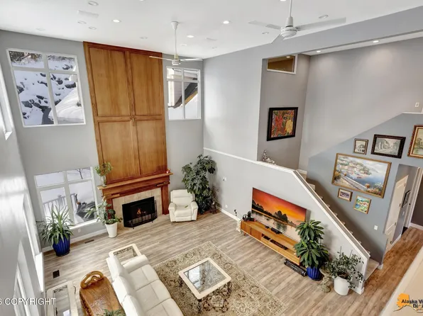 8100 Sky Mountain Ln, Anchorage, AK 99502