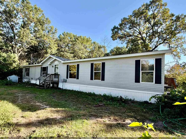 E1657 Pine Ln, Waupaca, WI 54981