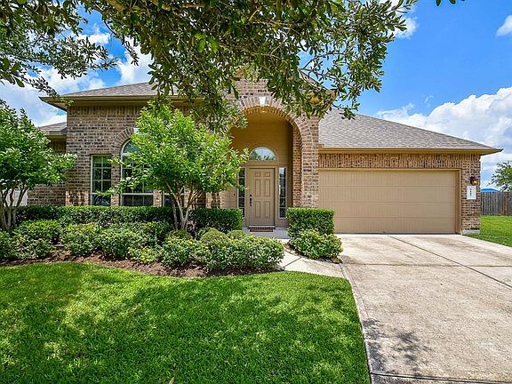 Welcome to 9107 Rappahanook Lane in Rosenberg!