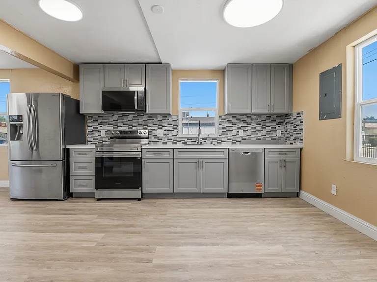 1641 E 6th St #1641 — Photo 13