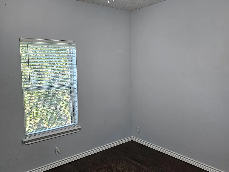 2414 Longview St — Photo 12