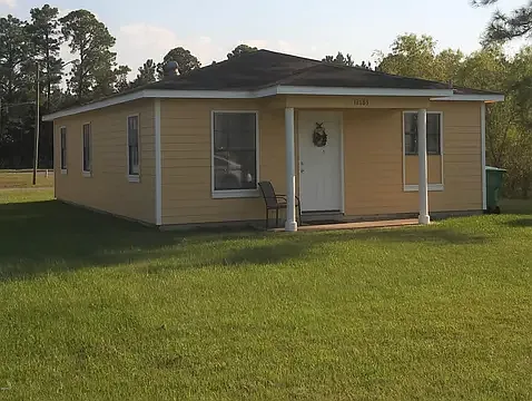 3 bed, 912 sqft, $1,600 — Photo 2
