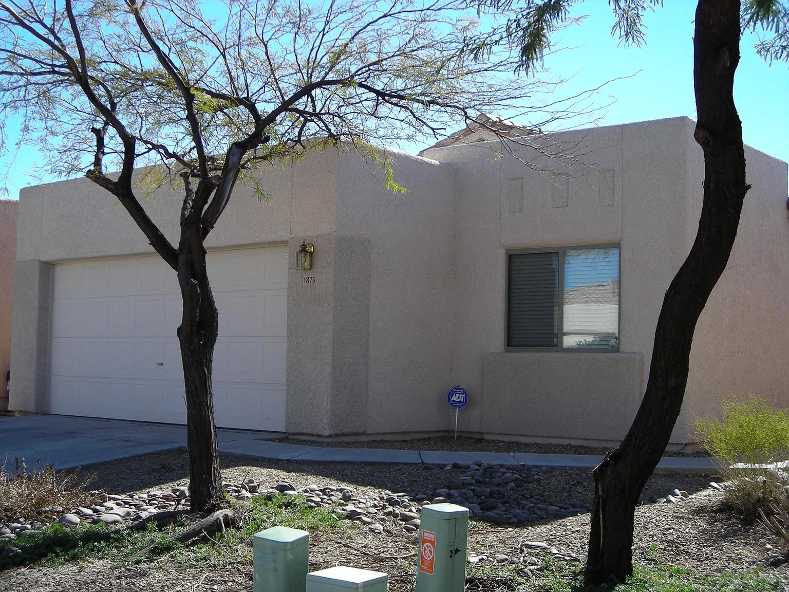 3 bed, 1370 sqft, $1,880 — Photo 1