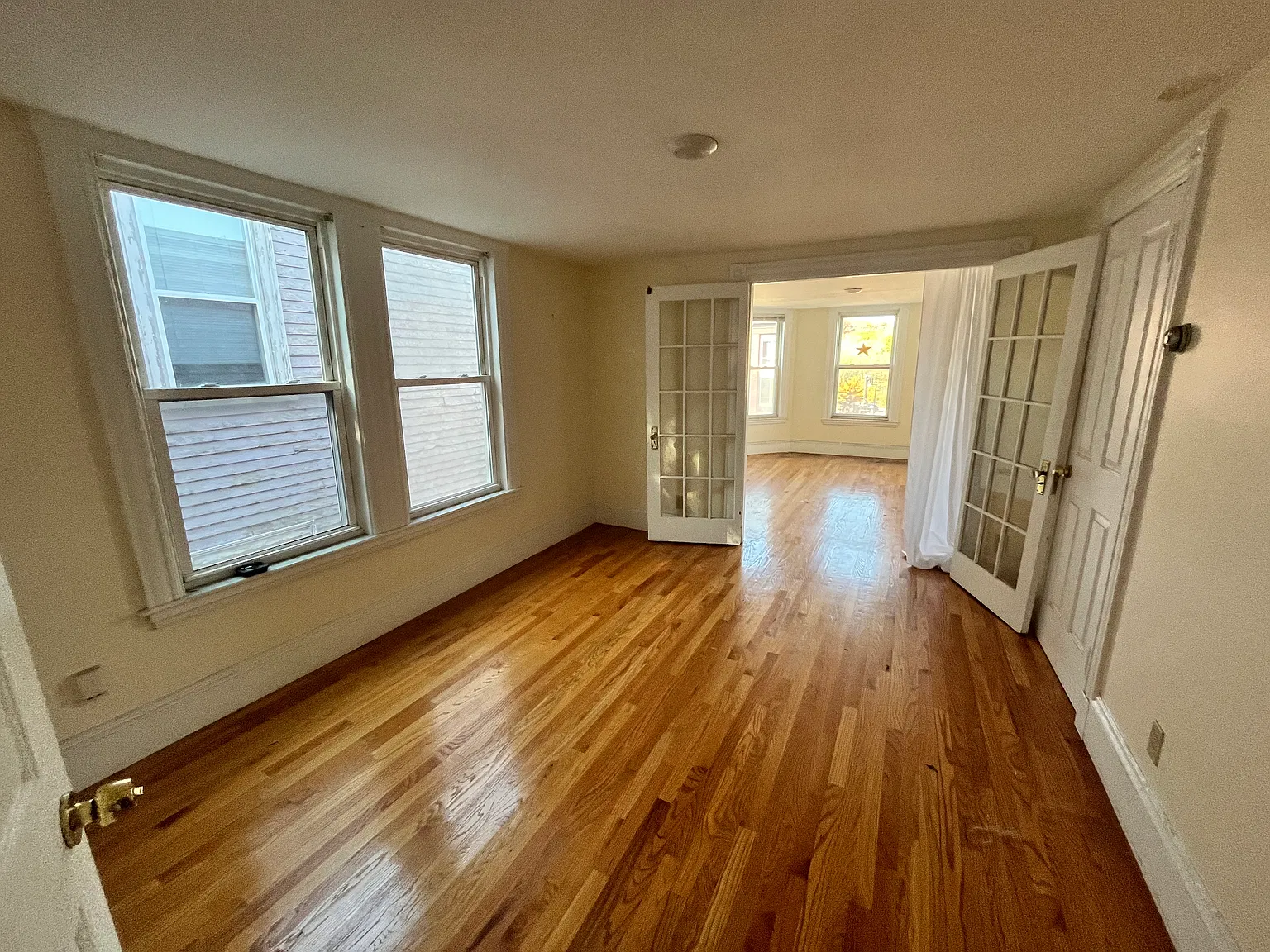 2 bed, 1100 sqft, $2,650 — Photo 2