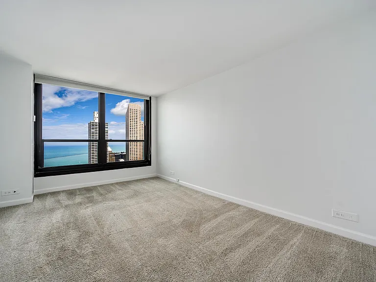 1030 N State St #40E — Photo 12