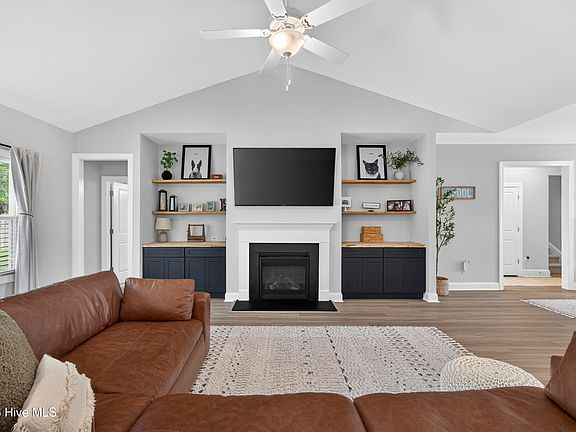 5th image of 262 Weatherbee West Way