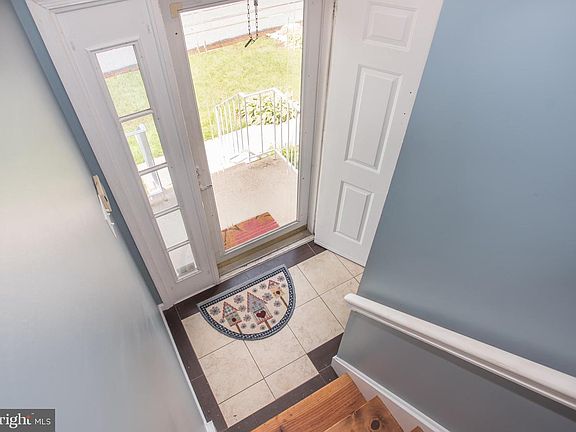 3rd image of 302 Park Ln