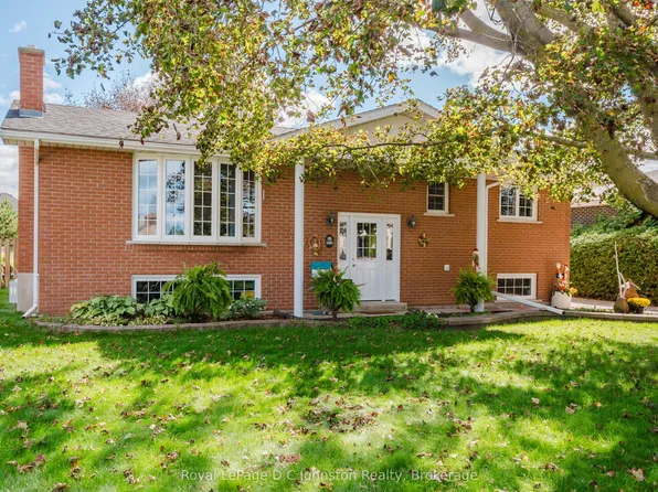 929 Wellington St, Saugeen Shores, ON N0H 2C3