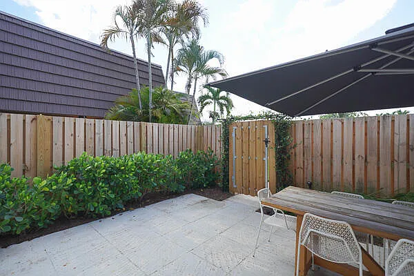 917 9th Ct — Photo 15