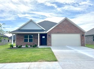 999 Trailwood St, Springdale, AR 72762