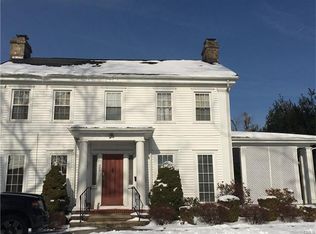 552 White Plains Rd, Trumbull, CT 06611