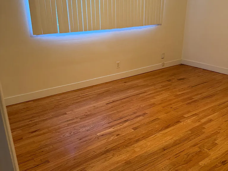 4930 Woodman Ave #10 — Photo 17