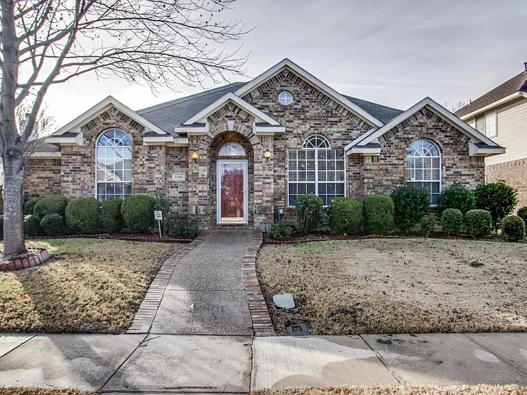 1344 Wentworth Dr — Photo 1