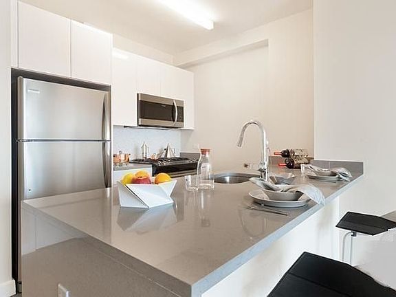 3rd image of 606 W 57th St APT 1806