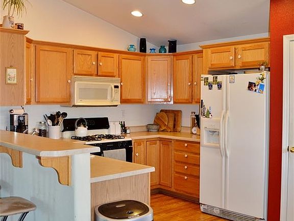 4th image of 1313 E Aylesbury Ct