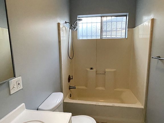 5th image of 941 N Kingsley Dr APT 2