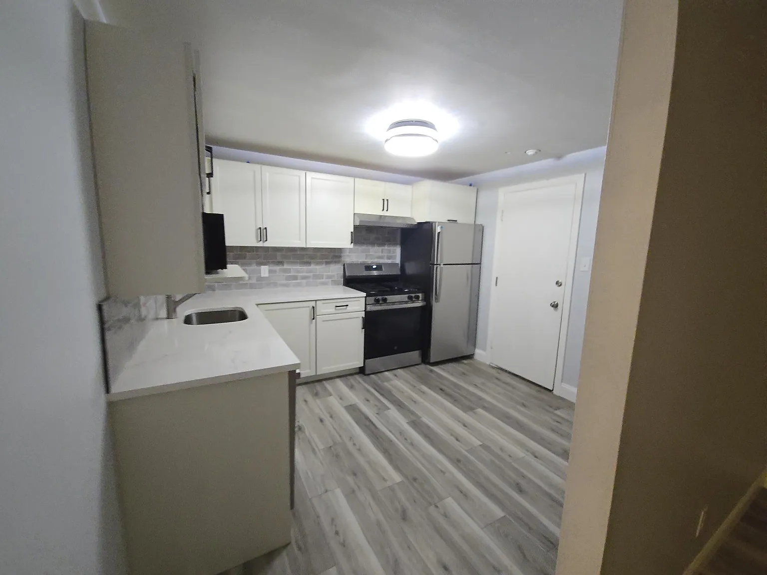 2 bed, 707 sqft, $2,200 — Photo 2