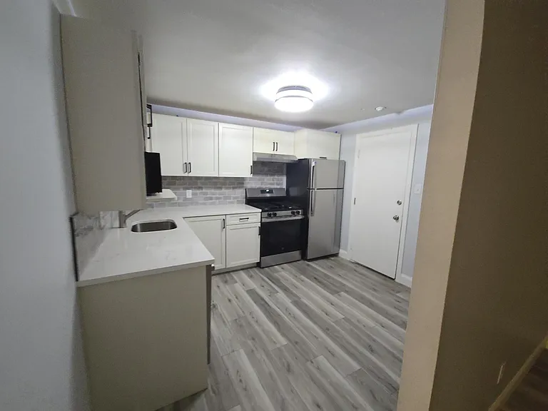 26 Inman St #8 — Photo 2