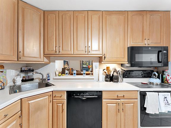 4th image of 5280 Las Verdes Circle #124